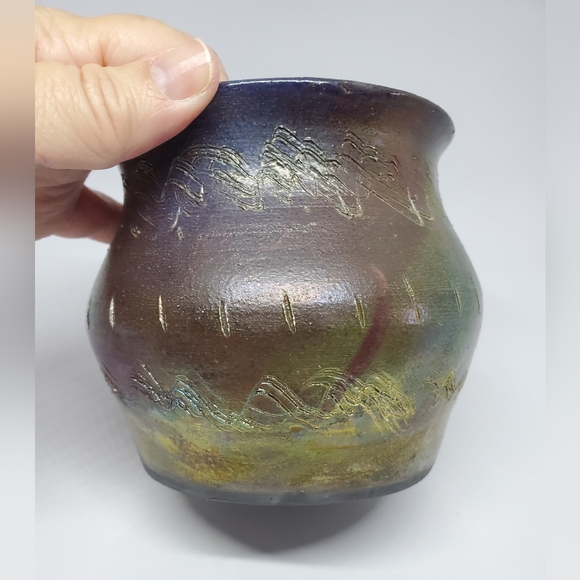 Raku Style Pottery 4 1/2"  Planter - Signed "Erin '01" Pre-Owned - Picture 10 of 12